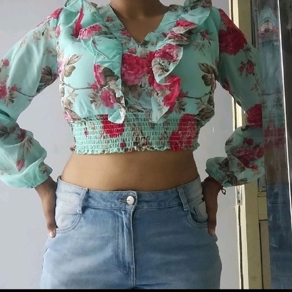 Lightweight Georgette Stylish Floral Crop Top / Blouse - Picture 9 of 9